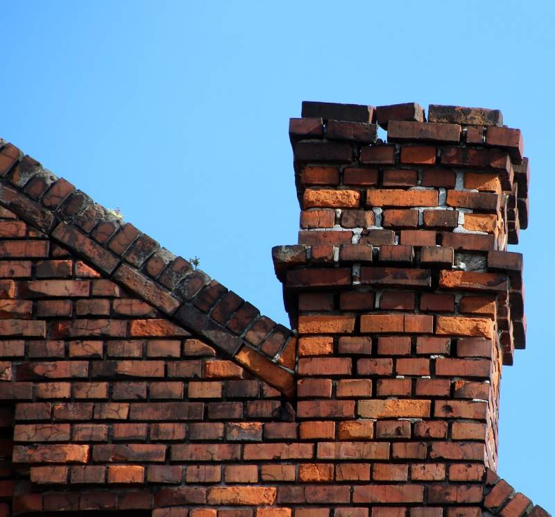 Signs Your Ellicott City Home Needs a Chimney Inspection Damaged chimney on an Ellicott City home showing cracks and missing mortar